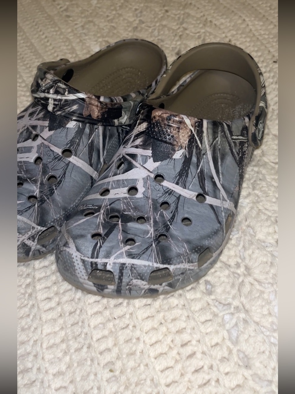 Camo Print Slip-On Clogs - Gray/Tan